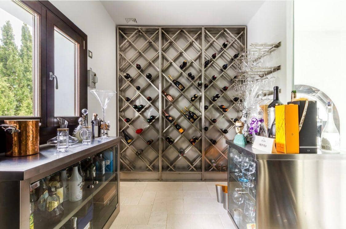 6 bedroom Villa for sale in Sotogrande with pool garage - € 2,695,000 (Ref: 9449428)