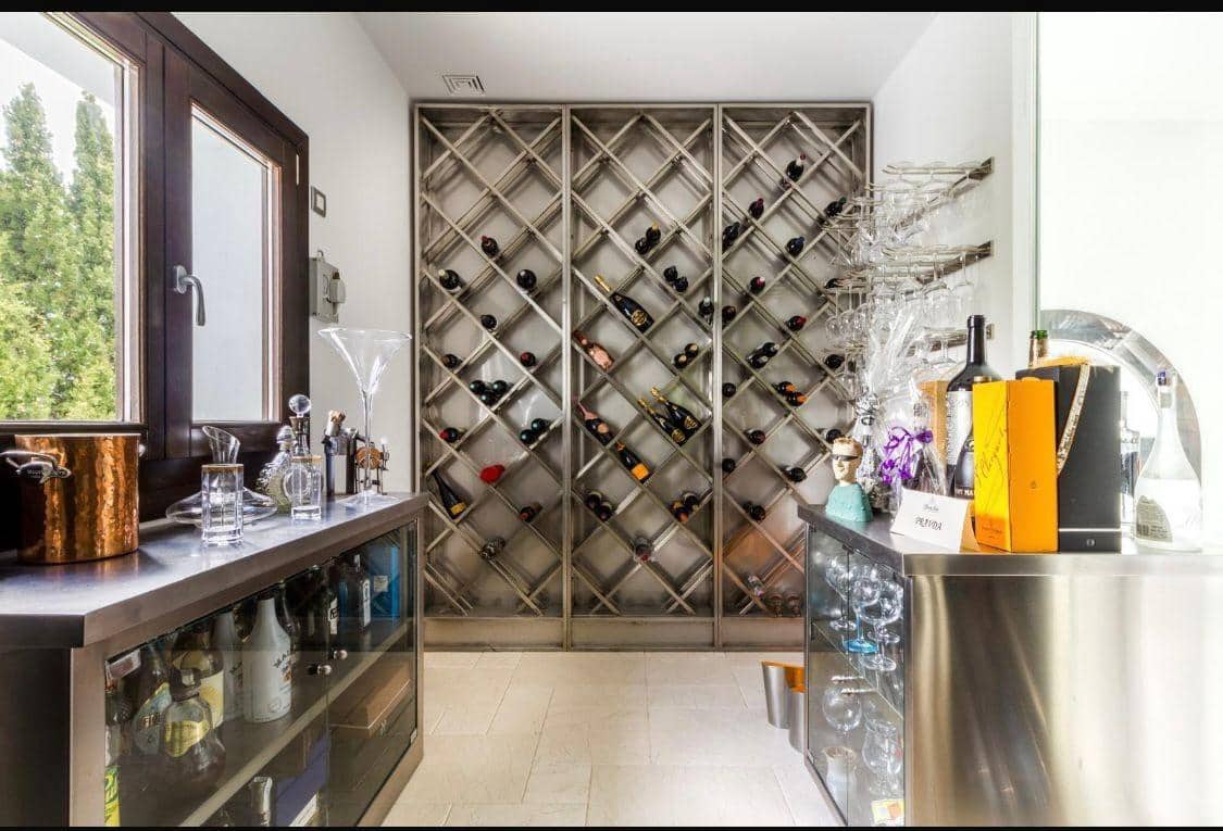 6 bedroom Villa for sale in Sotogrande with pool garage - € 2,695,000 (Ref: 9449428)