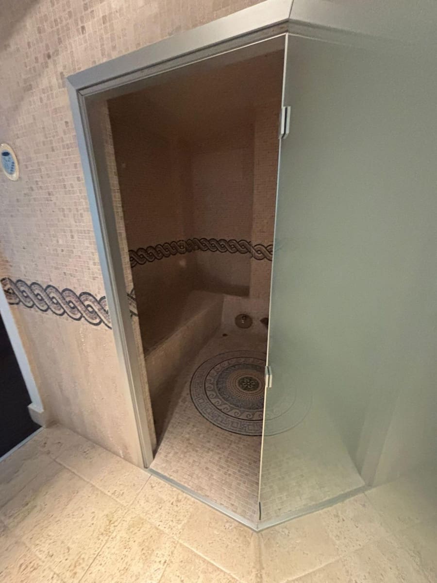 6 bedroom Villa for sale in Sotogrande with pool garage - € 2,695,000 (Ref: 9449428)