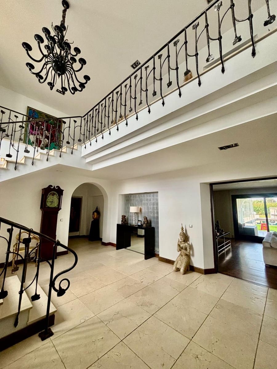 6 bedroom Villa for sale in Sotogrande with pool garage - € 2,695,000 (Ref: 9449428)