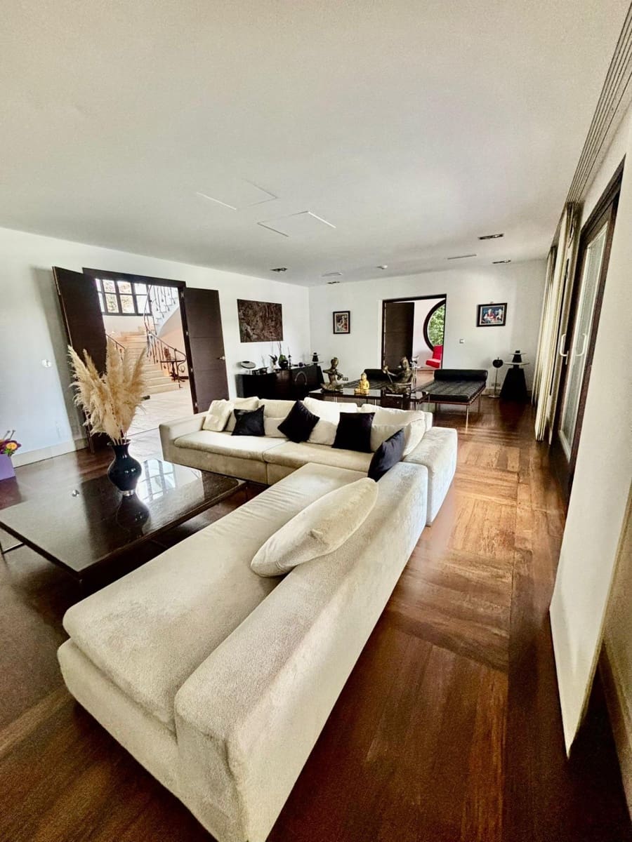 6 bedroom Villa for sale in Sotogrande with pool garage - € 2,695,000 (Ref: 9449428)