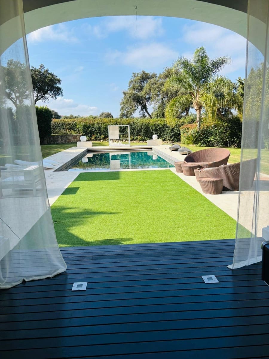 6 bedroom Villa for sale in Sotogrande with pool garage - € 2,695,000 (Ref: 9449428)