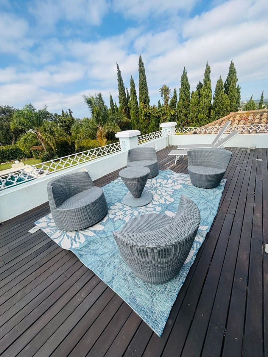 6 bedroom Villa for sale in Sotogrande with pool garage - € 2,695,000 (Ref: 9449428)