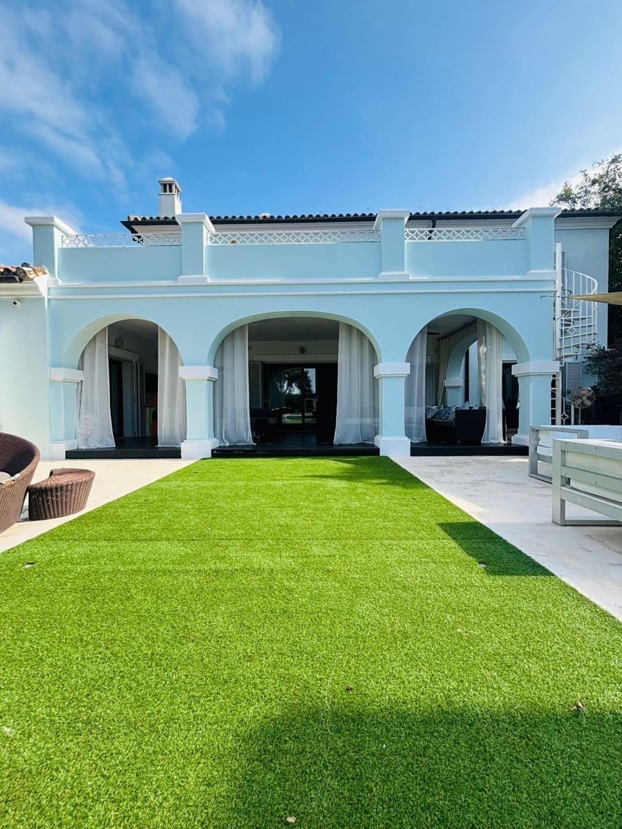 6 bedroom Villa for sale in Sotogrande with pool garage - € 2,695,000 (Ref: 9449428)