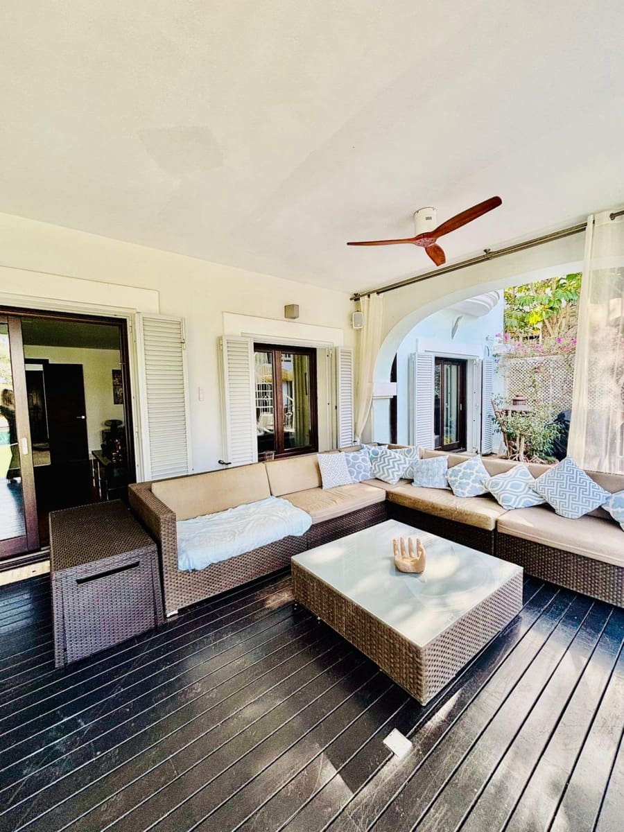 6 bedroom Villa for sale in Sotogrande with pool garage - € 2,695,000 (Ref: 9449428)