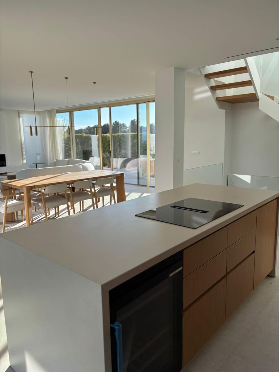 6 bedroom Villa for sale in Fuengirola with pool garage - € 2,580,000 (Ref: 9449429)