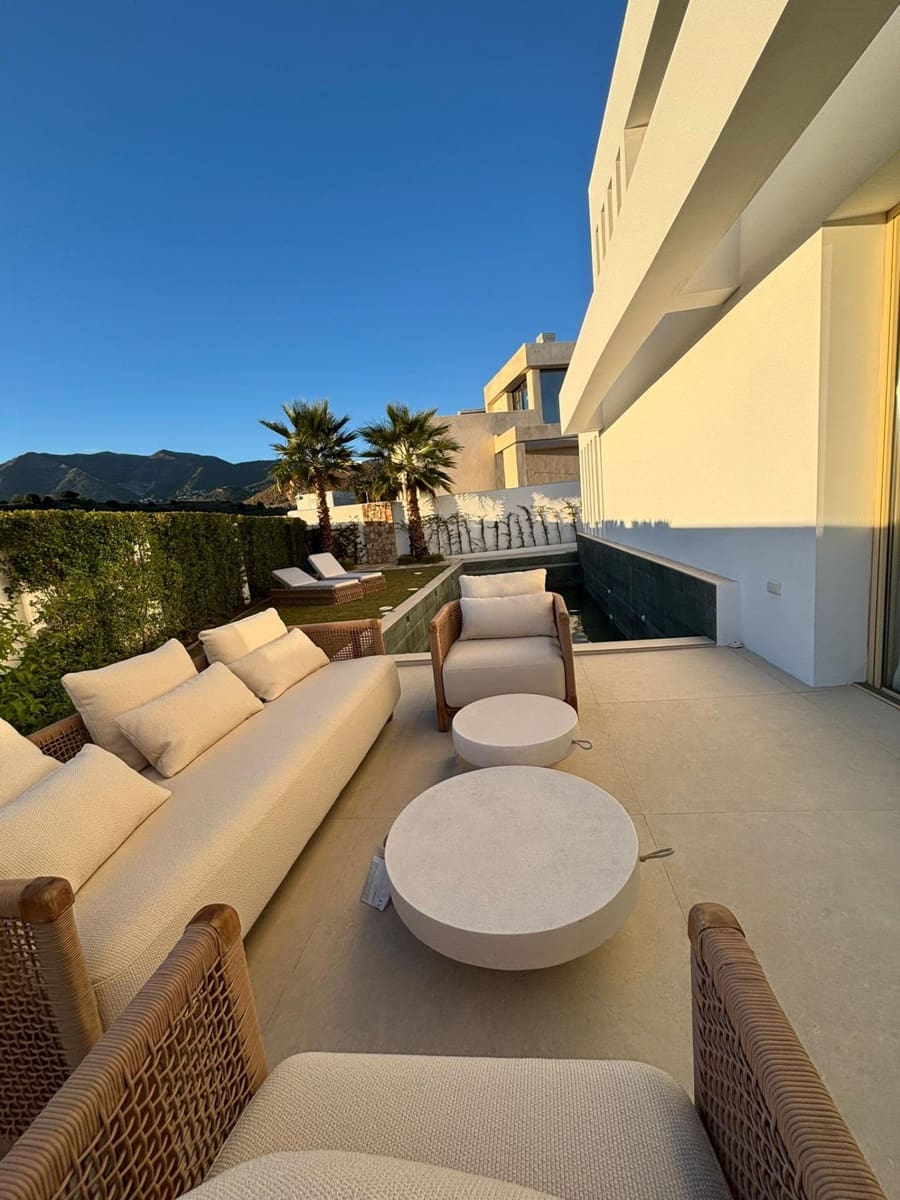 6 bedroom Villa for sale in Fuengirola with pool garage - € 2,580,000 (Ref: 9449429)