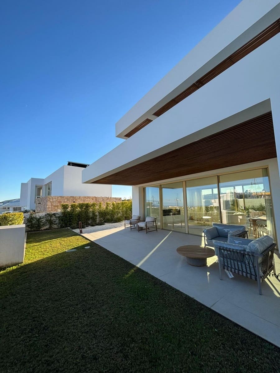 6 bedroom Villa for sale in Fuengirola with pool garage - € 2,580,000 (Ref: 9449429)