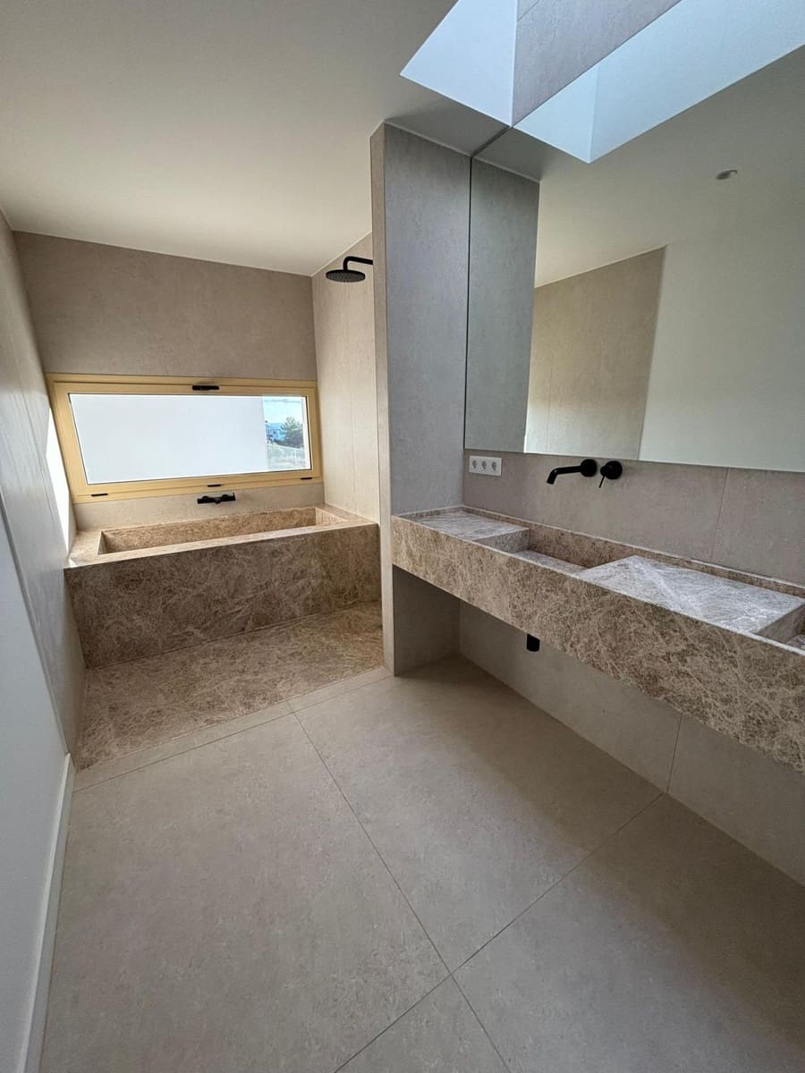 6 bedroom Villa for sale in Fuengirola with pool garage - € 2,580,000 (Ref: 9449429)