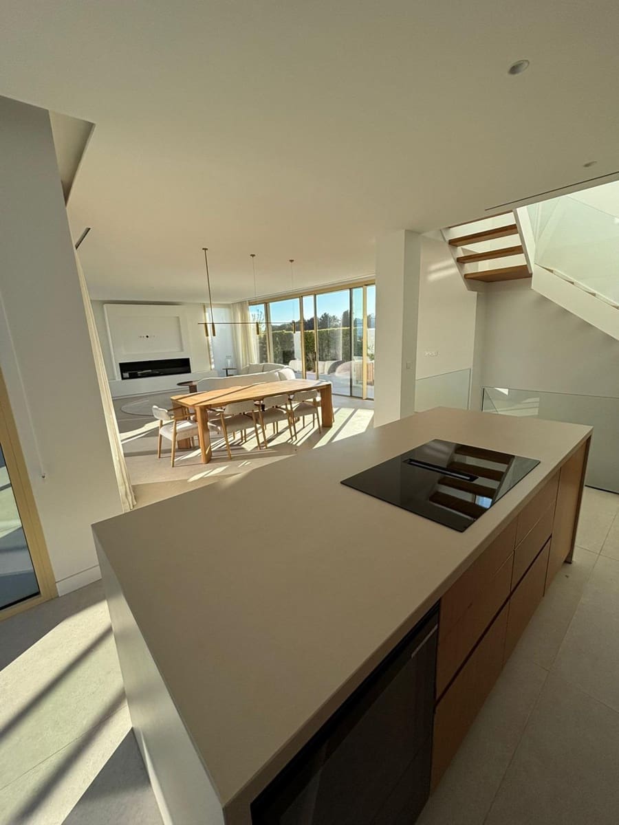 6 bedroom Villa for sale in Fuengirola with pool garage - € 2,580,000 (Ref: 9449429)