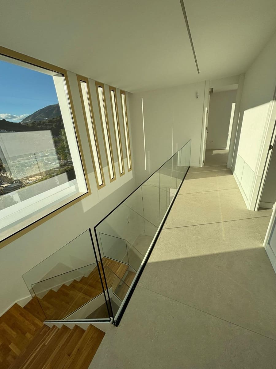 6 bedroom Villa for sale in Fuengirola with pool garage - € 2,580,000 (Ref: 9449429)