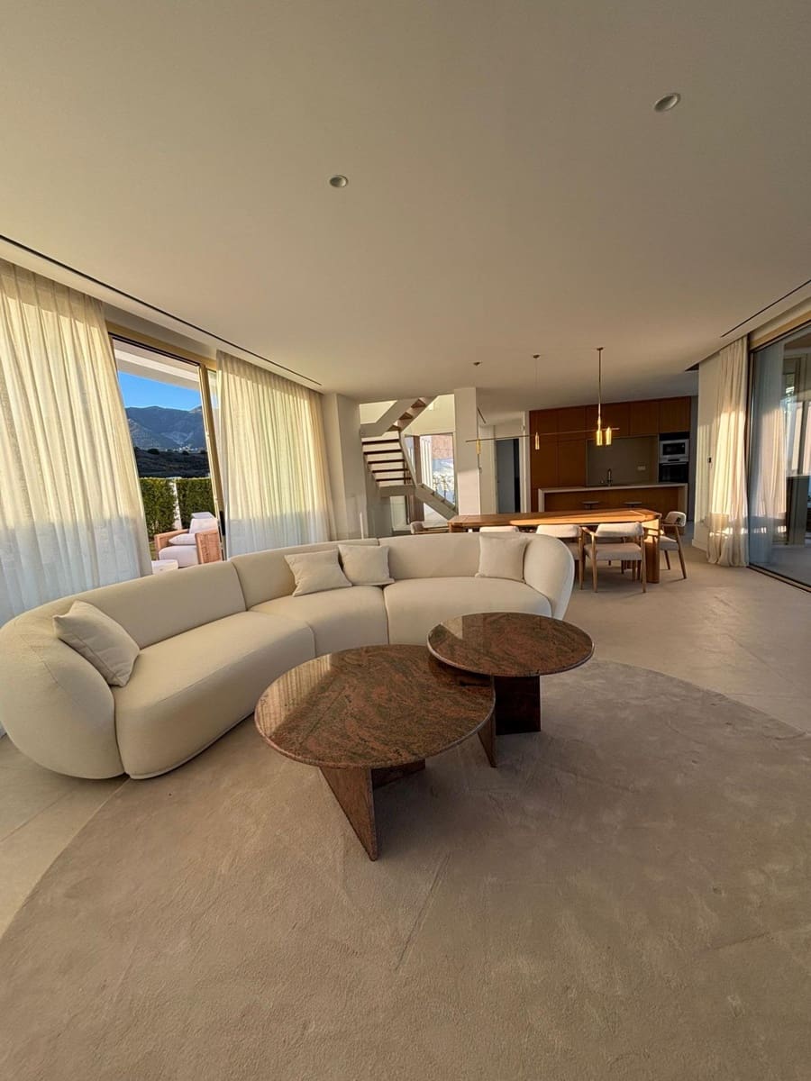 6 bedroom Villa for sale in Fuengirola with pool garage - € 2,580,000 (Ref: 9449429)