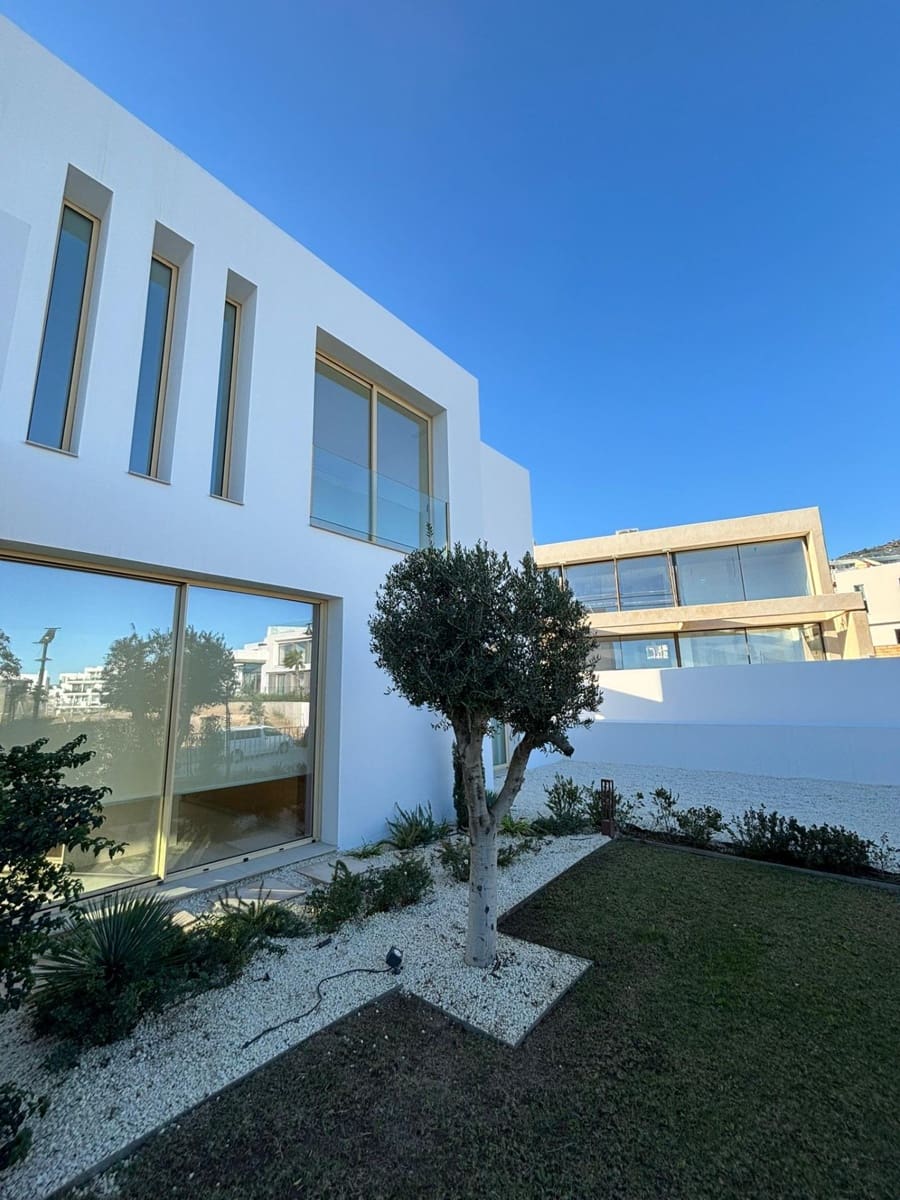 6 bedroom Villa for sale in Fuengirola with pool garage - € 2,580,000 (Ref: 9449429)