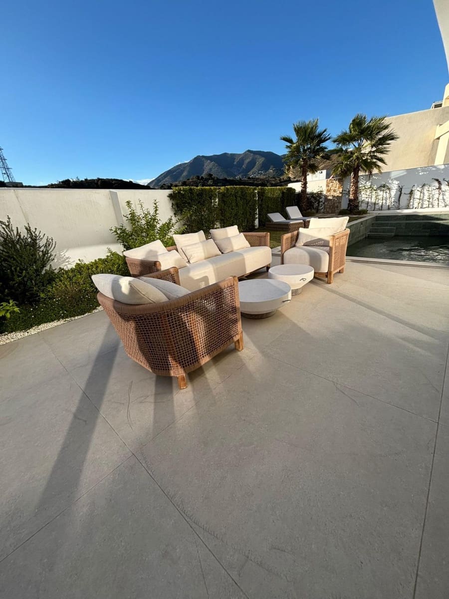 6 bedroom Villa for sale in Fuengirola with pool garage - € 2,580,000 (Ref: 9449429)