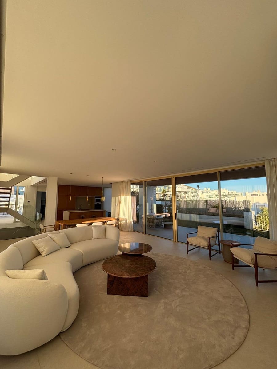 6 bedroom Villa for sale in Fuengirola with pool garage - € 2,580,000 (Ref: 9449429)