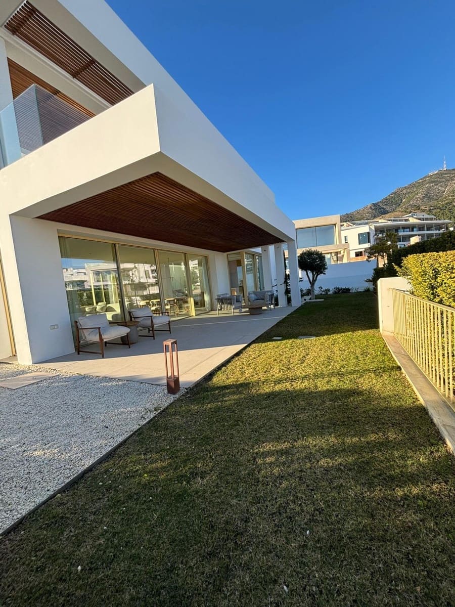 6 bedroom Villa for sale in Fuengirola with pool garage - € 2,580,000 (Ref: 9449429)