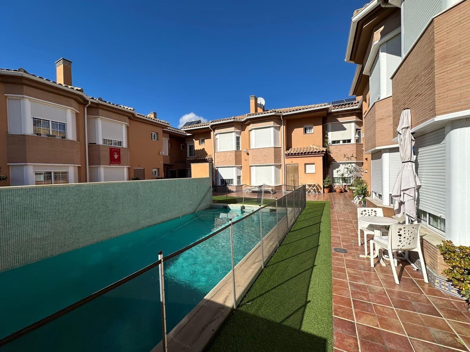 3 makuuhuone Rivitalo myytävänä paikassa Las Canadas mukana uima-altaan 
autotalli - 439 500 € (Ref: 9456384)