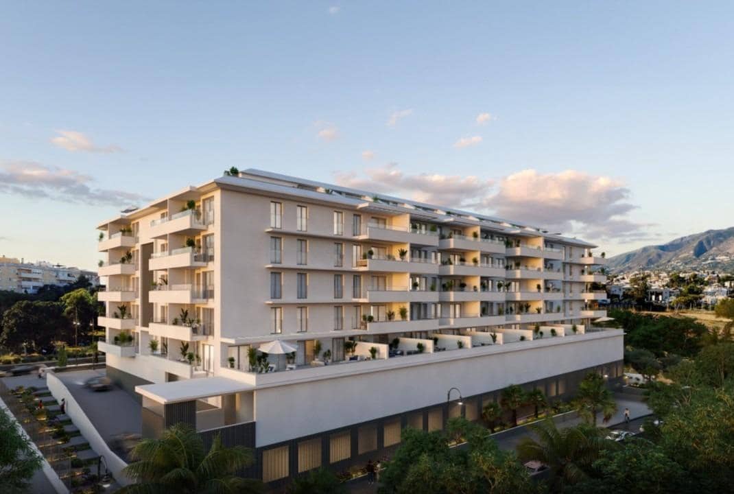 Apartamento de 3 habitaciones en Fuengirola en venta con piscina garaje - 360.950 € (Ref: 9456386)