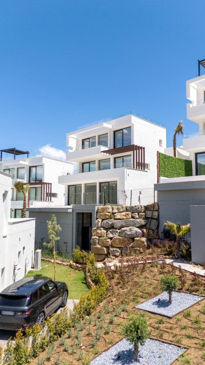 5 makuuhuone Huvila myytävänä paikassa La Cala de Mijas mukana uima-altaan 
autotalli - 1 150 000 € (Ref: 9456390)