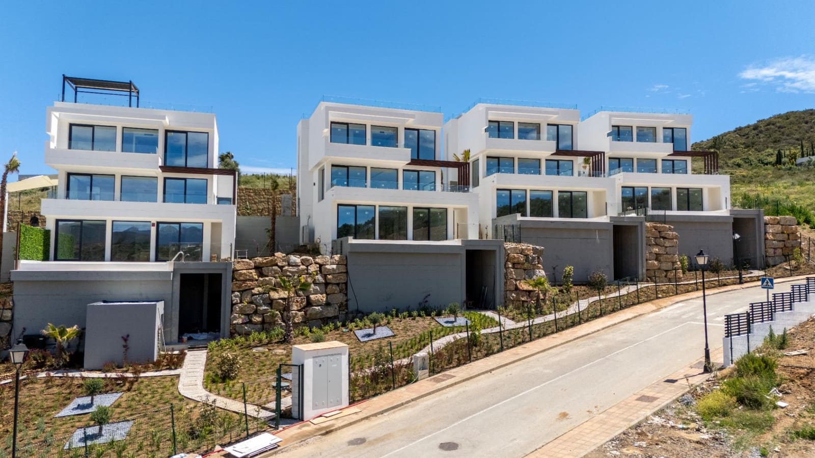 5 makuuhuone Huvila myytävänä paikassa La Cala de Mijas mukana uima-altaan 
autotalli - 1 150 000 € (Ref: 9456390)