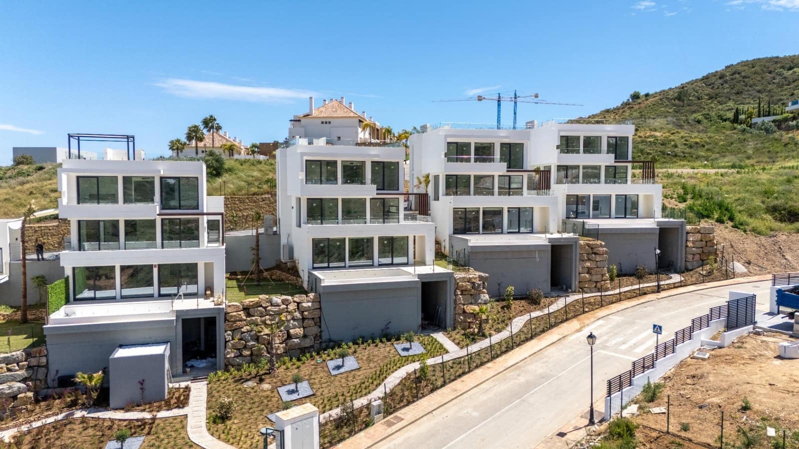 5 makuuhuone Huvila myytävänä paikassa La Cala de Mijas mukana uima-altaan 
autotalli - 1 150 000 € (Ref: 9456390)