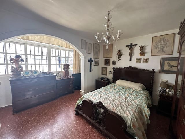 4 slaapkamer Halfvrijstaande villa te koop in Mijas Costa, Mijas - € 399.000 (Ref: 9456408)