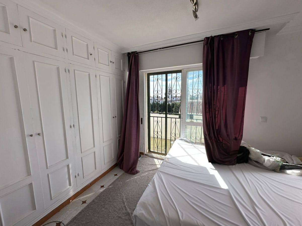 3 soverom Kjedet enebolig til salgs i Mijas med svømmebasseng - € 450 000 (Ref: 9456409)