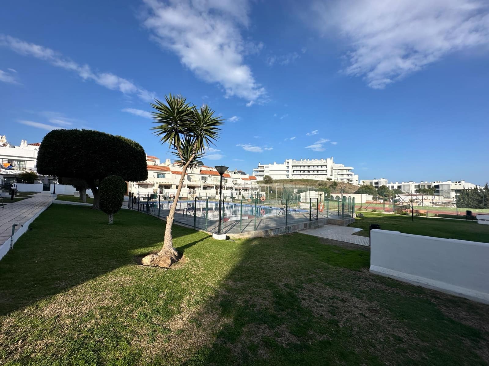 3 soverom Kjedet enebolig til salgs i Mijas med svømmebasseng - € 450 000 (Ref: 9456409)