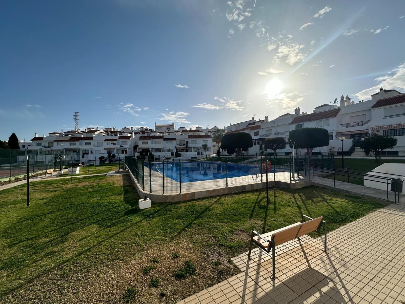 3 soverom Kjedet enebolig til salgs i Mijas med svømmebasseng - € 450 000 (Ref: 9456409)