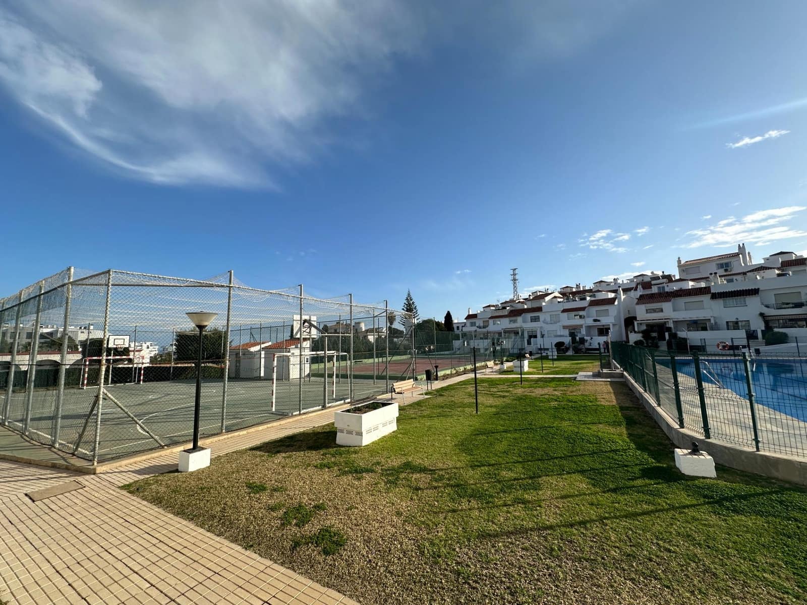 3 soverom Kjedet enebolig til salgs i Mijas med svømmebasseng - € 450 000 (Ref: 9456409)