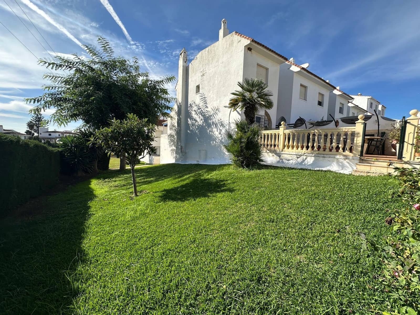 3 soverom Kjedet enebolig til salgs i Mijas med svømmebasseng - € 450 000 (Ref: 9456409)