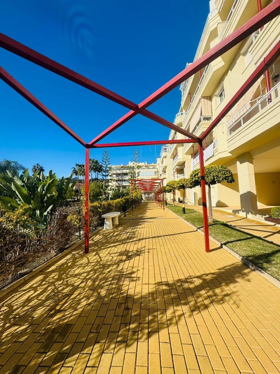 3 sovrum Lägenhet till salu i La Cala Hills med pool garage - 375 000 € (Ref: 9485315)