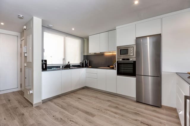 3 soveværelse Semi-Rækkehus til leje i Fuengirola med swimmingpool garage - € 4.400 (Ref: 9519056)