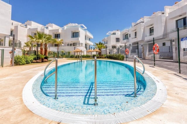 3 soveværelse Semi-Rækkehus til leje i Fuengirola med swimmingpool garage - € 4.400 (Ref: 9519056)