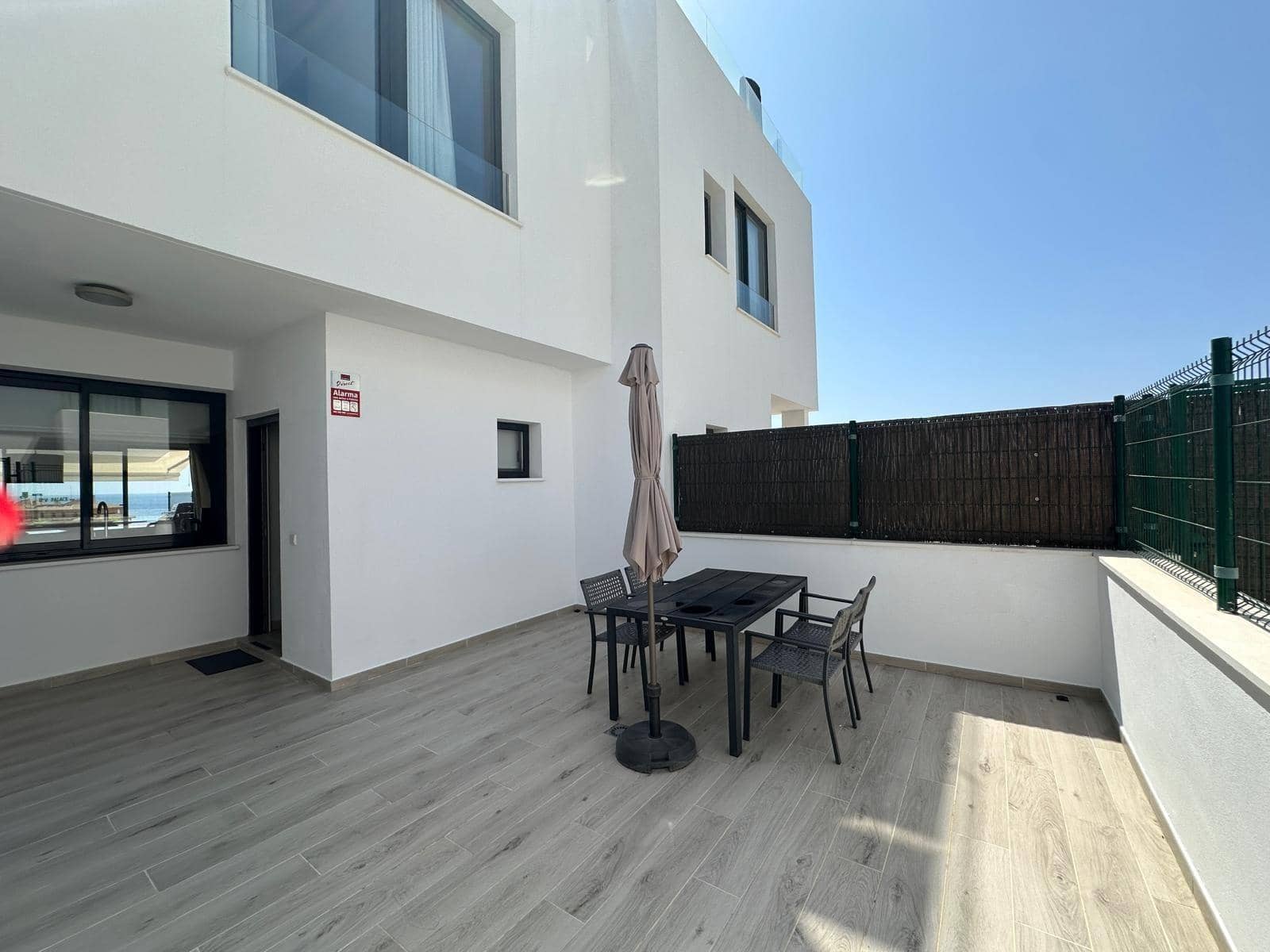 3 soveværelse Semi-Rækkehus til leje i Fuengirola med swimmingpool garage - € 4.400 (Ref: 9519056)