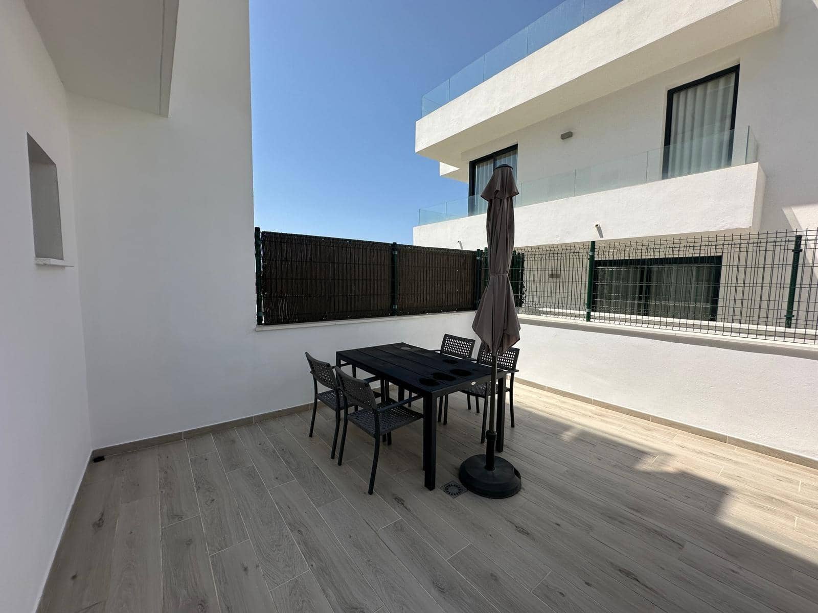 3 soveværelse Semi-Rækkehus til leje i Fuengirola med swimmingpool garage - € 4.400 (Ref: 9519056)