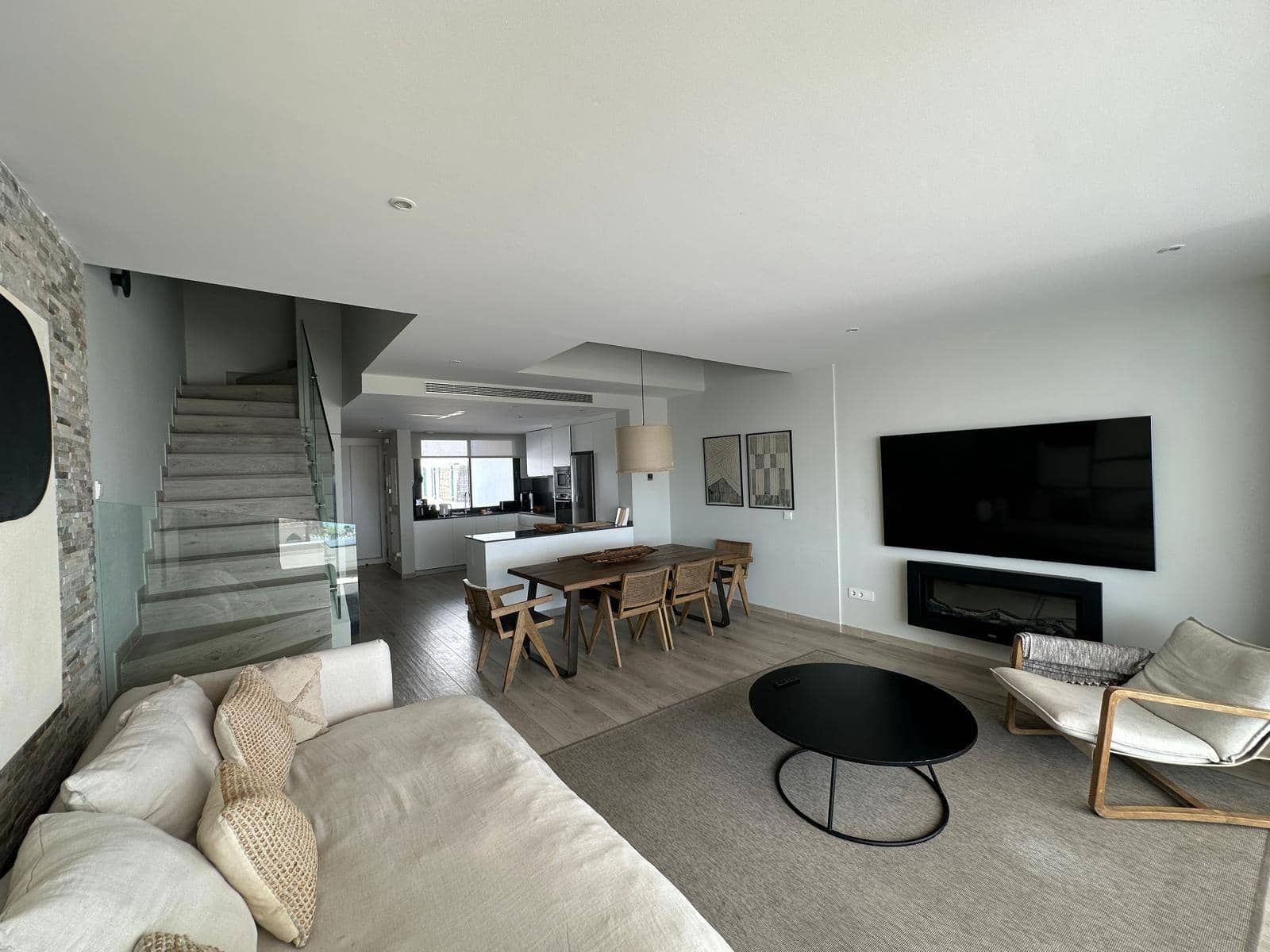 3 soveværelse Semi-Rækkehus til leje i Fuengirola med swimmingpool garage - € 4.400 (Ref: 9519056)