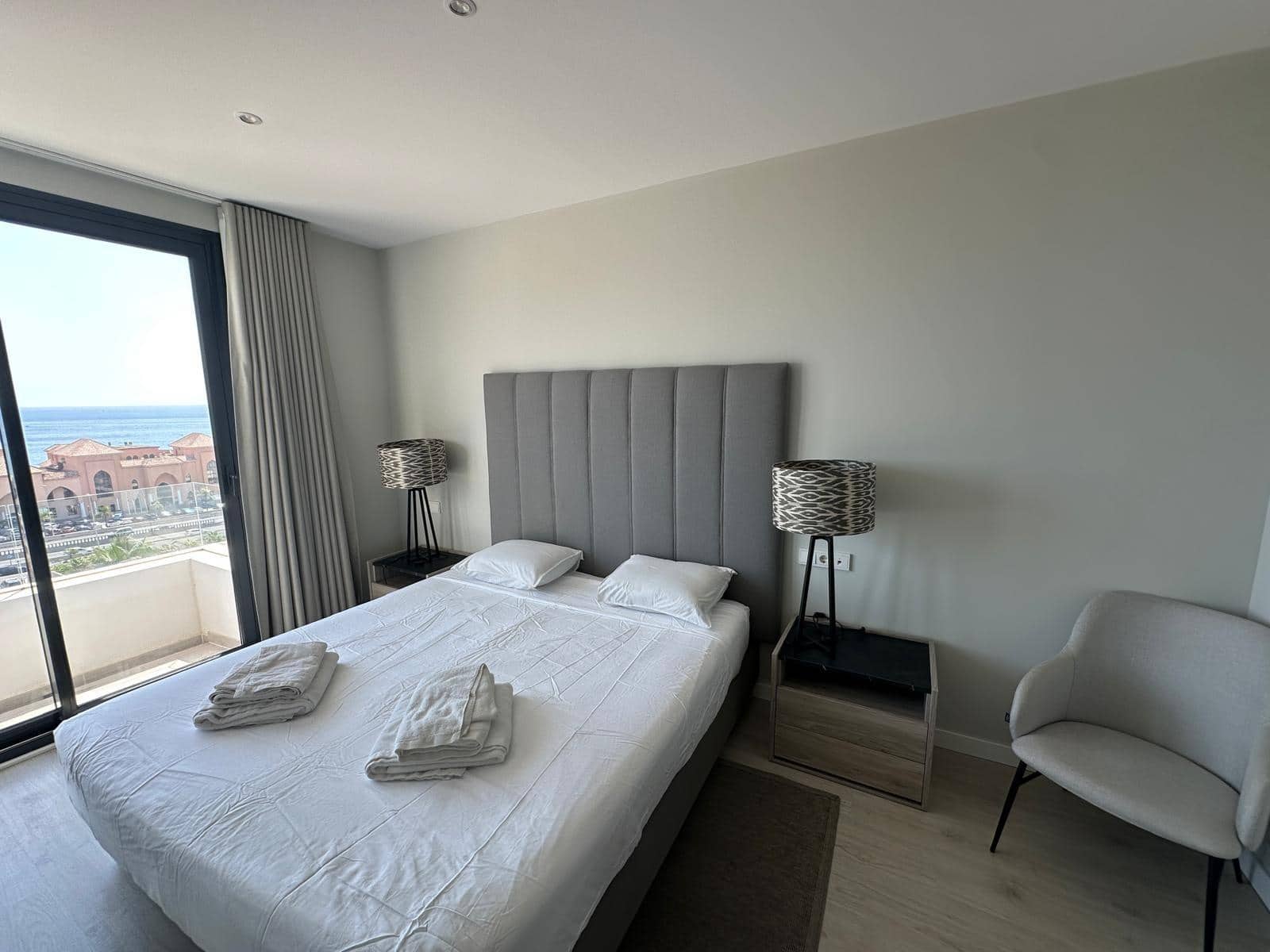 3 soveværelse Semi-Rækkehus til leje i Fuengirola med swimmingpool garage - € 4.400 (Ref: 9519056)