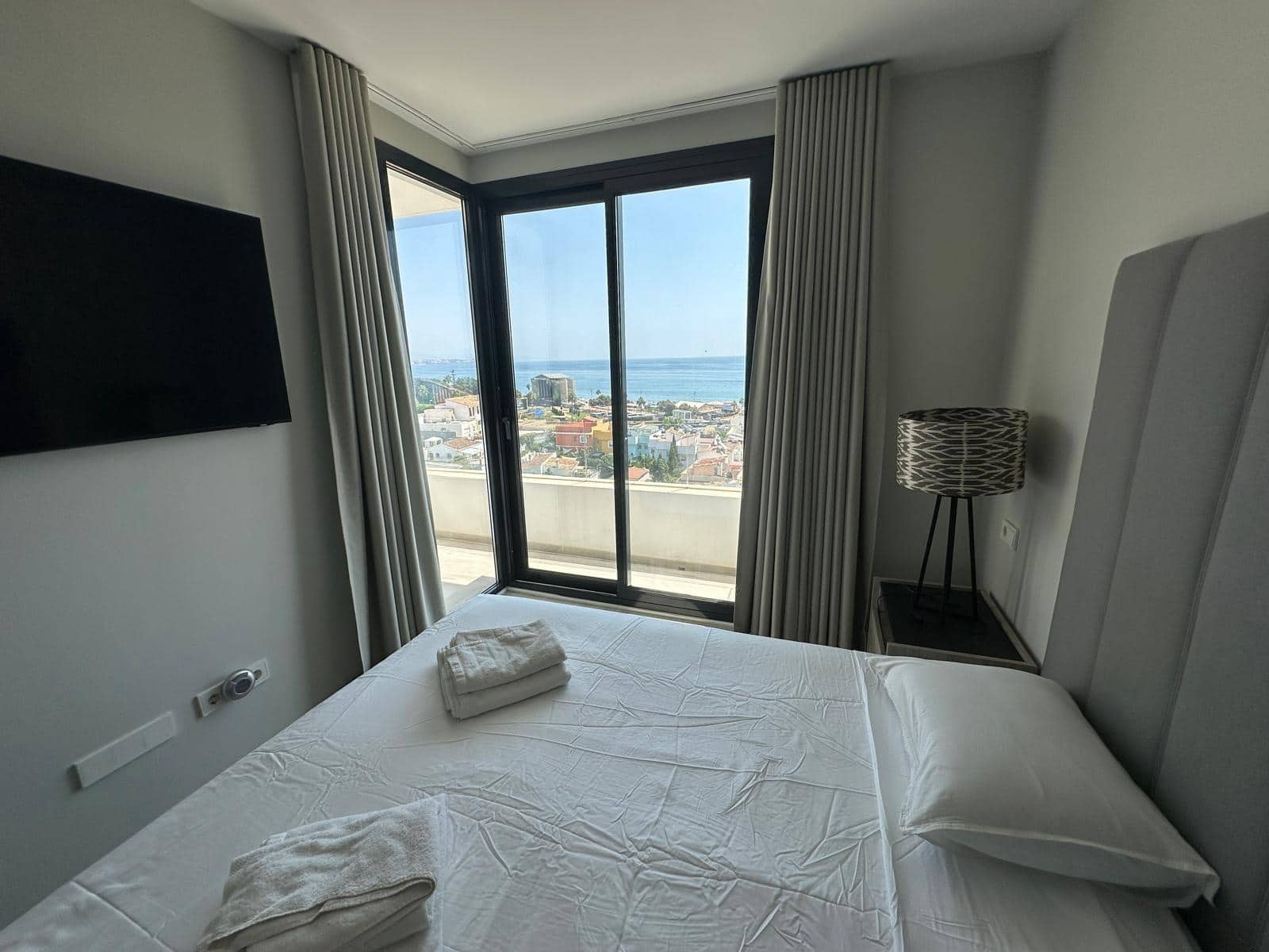 3 soveværelse Semi-Rækkehus til leje i Fuengirola med swimmingpool garage - € 4.400 (Ref: 9519056)