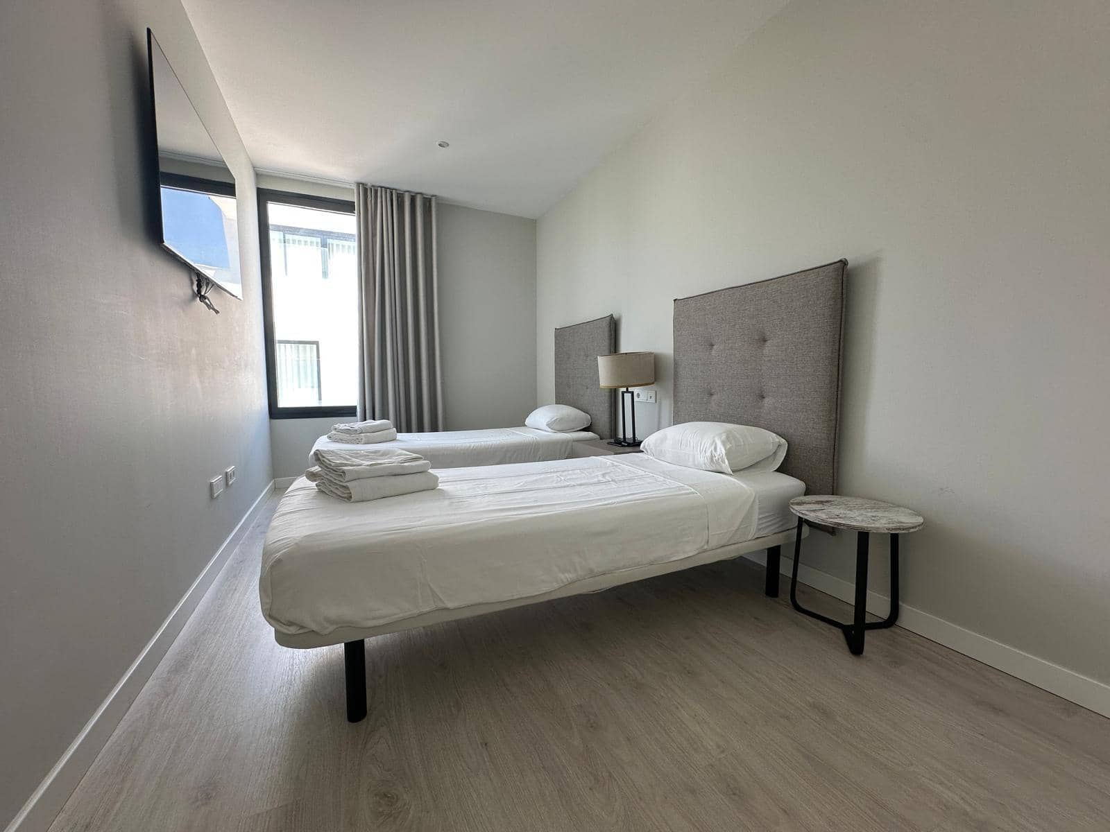 3 soveværelse Semi-Rækkehus til leje i Fuengirola med swimmingpool garage - € 4.400 (Ref: 9519056)