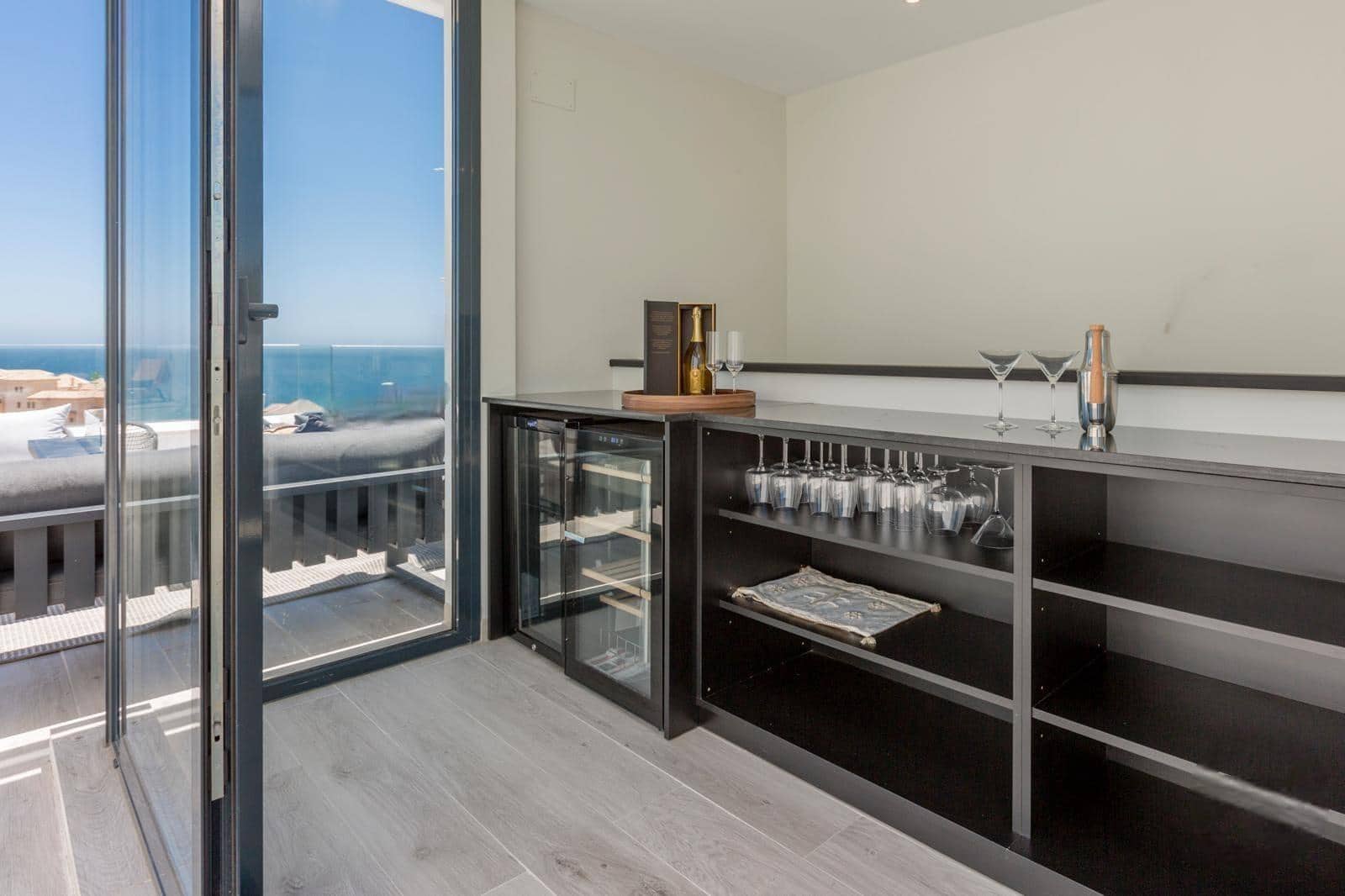 3 soveværelse Semi-Rækkehus til leje i Fuengirola med swimmingpool garage - € 4.400 (Ref: 9519056)