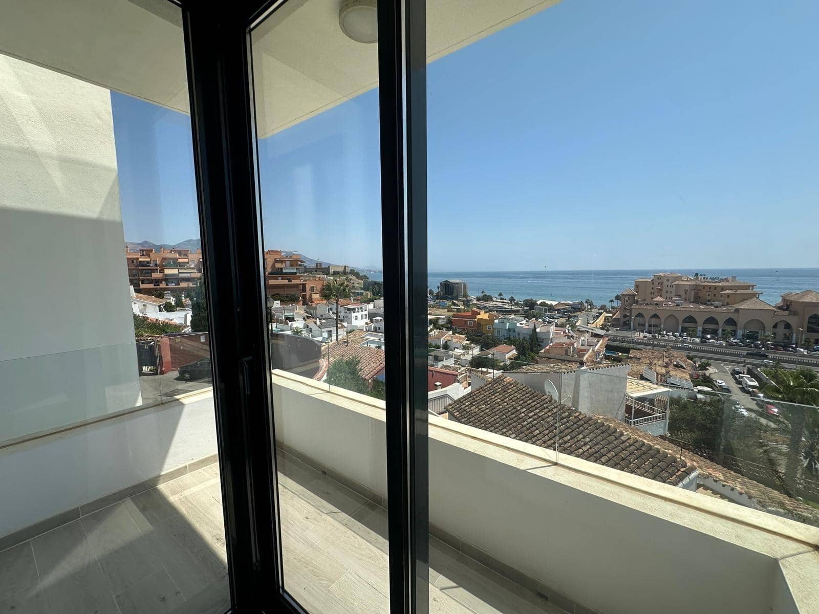 3 soveværelse Semi-Rækkehus til leje i Fuengirola med swimmingpool garage - € 4.400 (Ref: 9519056)