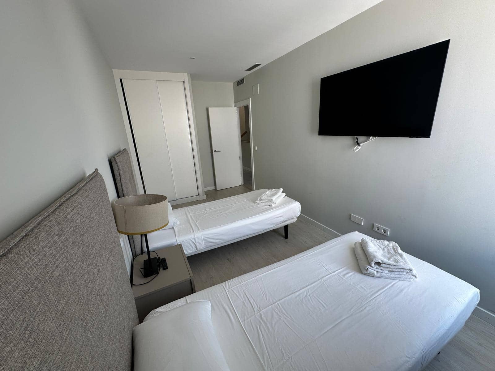 3 soveværelse Semi-Rækkehus til leje i Fuengirola med swimmingpool garage - € 4.400 (Ref: 9519056)