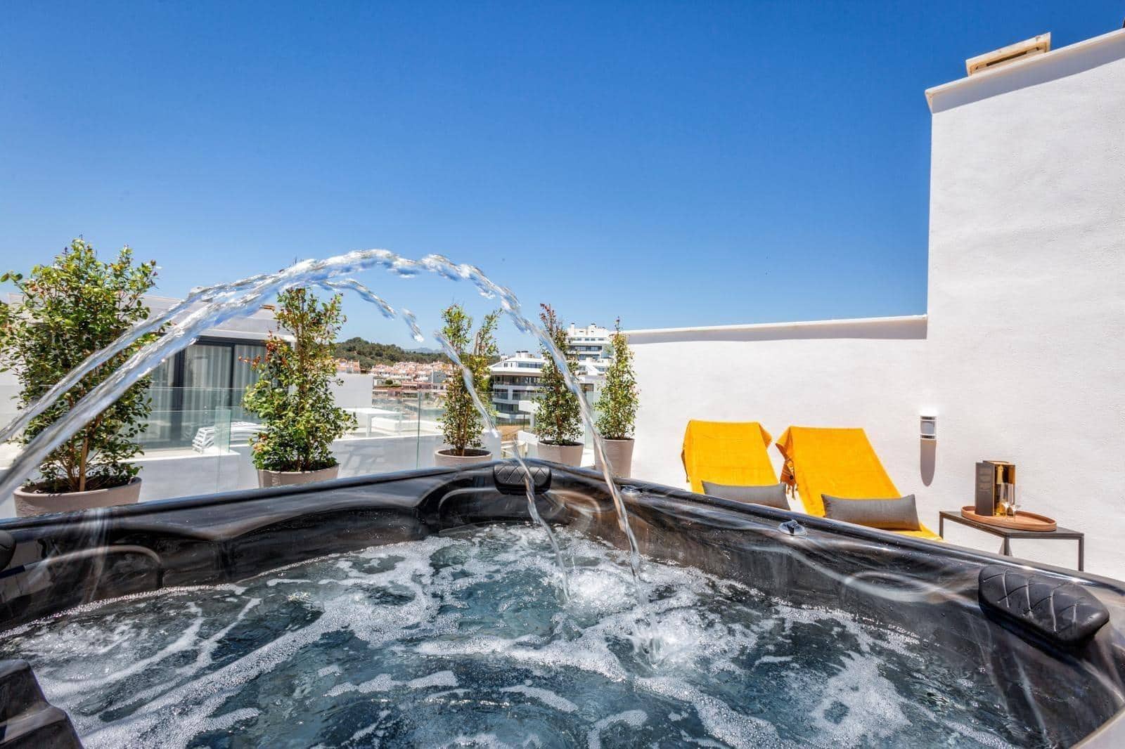 3 soveværelse Semi-Rækkehus til leje i Fuengirola med swimmingpool garage - € 4.400 (Ref: 9519056)