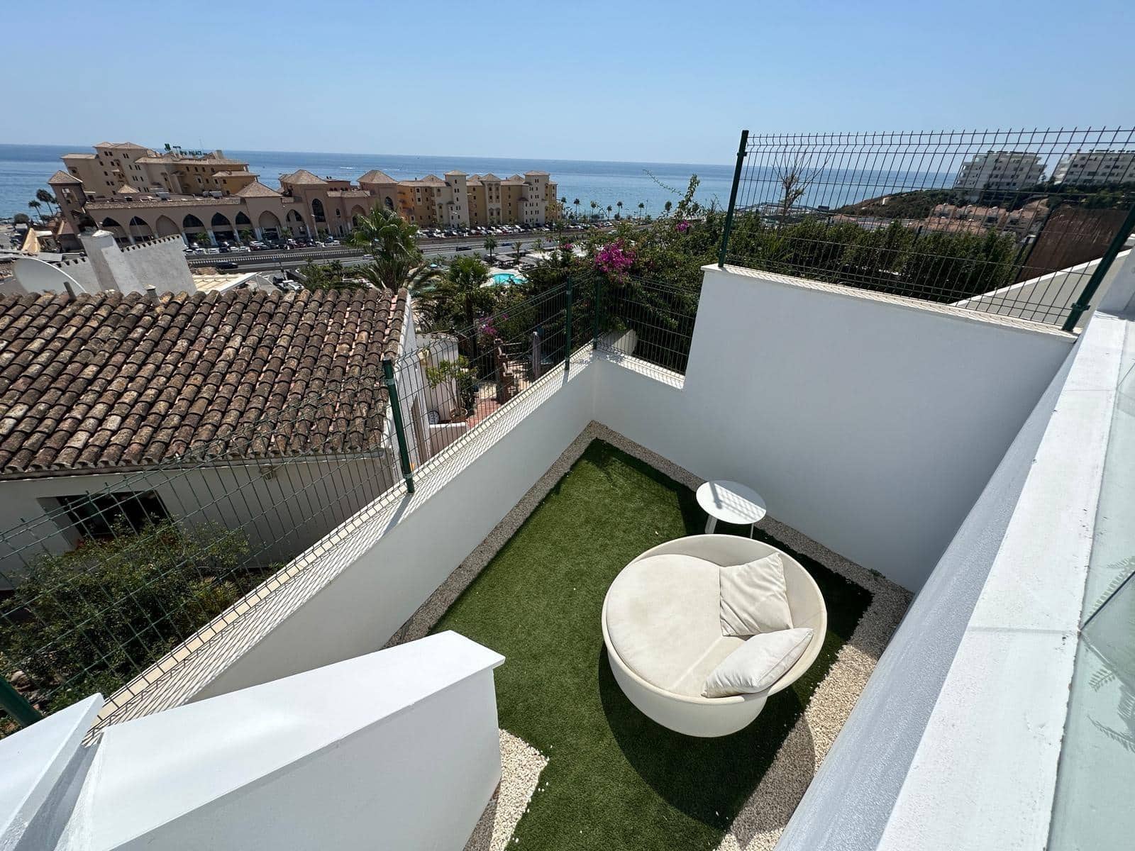 3 soveværelse Semi-Rækkehus til leje i Fuengirola med swimmingpool garage - € 4.400 (Ref: 9519056)