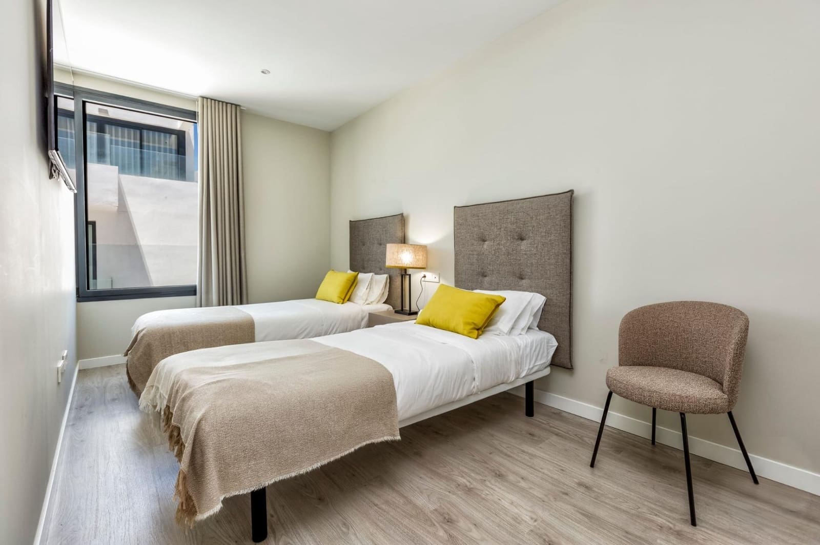 3 soveværelse Semi-Rækkehus til leje i Fuengirola med swimmingpool garage - € 4.400 (Ref: 9519056)