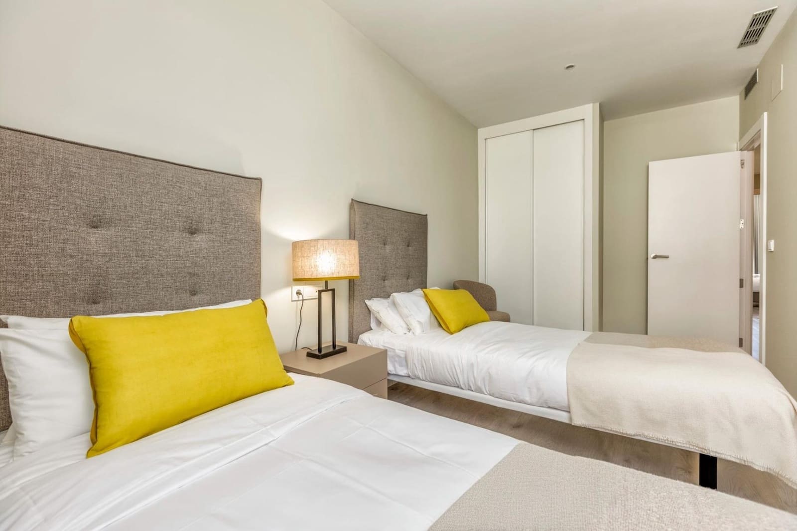 3 soveværelse Semi-Rækkehus til leje i Fuengirola med swimmingpool garage - € 4.400 (Ref: 9519056)