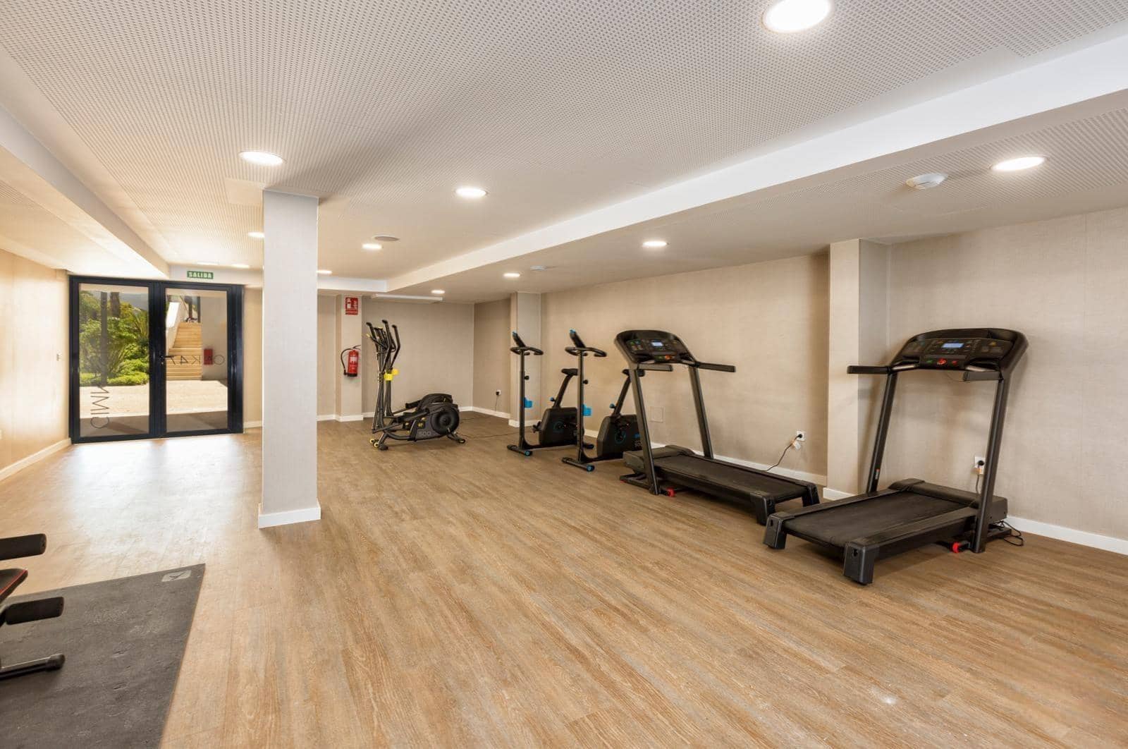 3 soveværelse Semi-Rækkehus til leje i Fuengirola med swimmingpool garage - € 4.400 (Ref: 9519056)