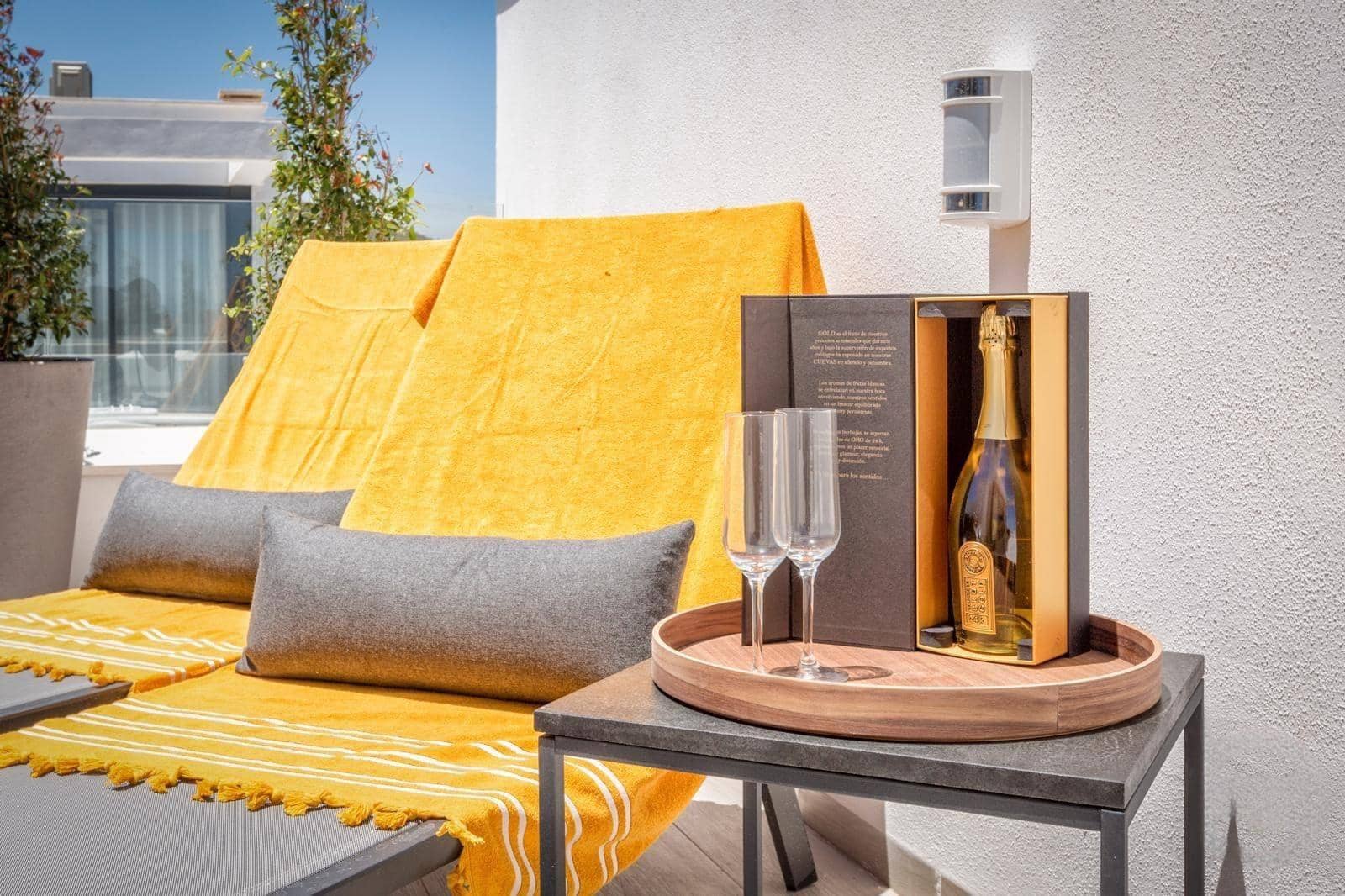 3 soveværelse Semi-Rækkehus til leje i Fuengirola med swimmingpool garage - € 4.400 (Ref: 9519056)