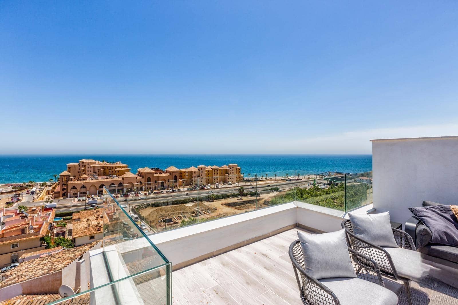 3 soveværelse Semi-Rækkehus til leje i Fuengirola med swimmingpool garage - € 4.400 (Ref: 9519056)